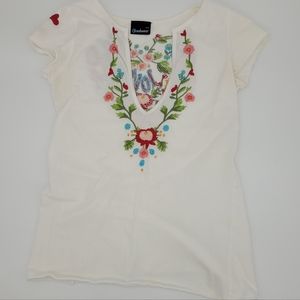 Cute white t-shirt